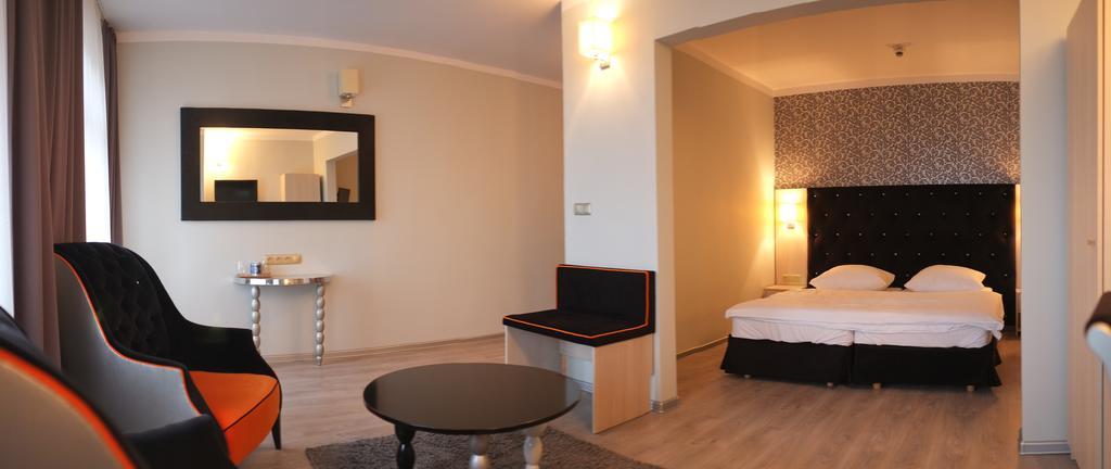 Hotel Srodmiejski Zielona Góra Szoba fotó