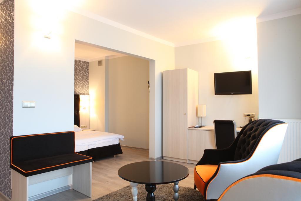 Hotel Srodmiejski Zielona Góra Szoba fotó