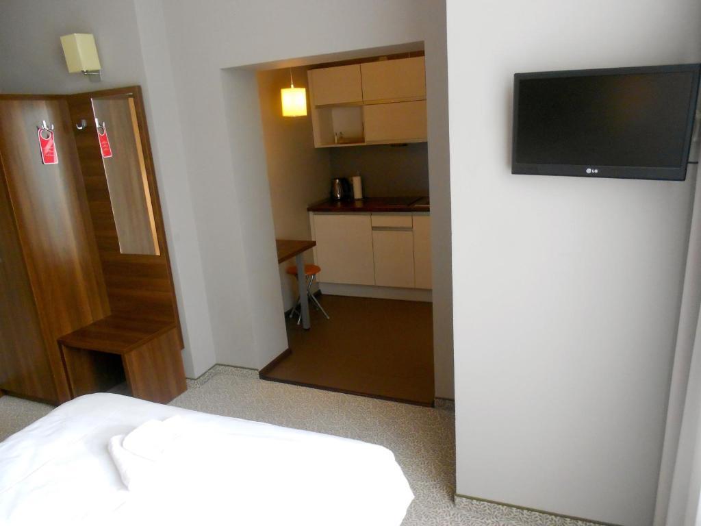 Hotel Srodmiejski Zielona Góra Szoba fotó