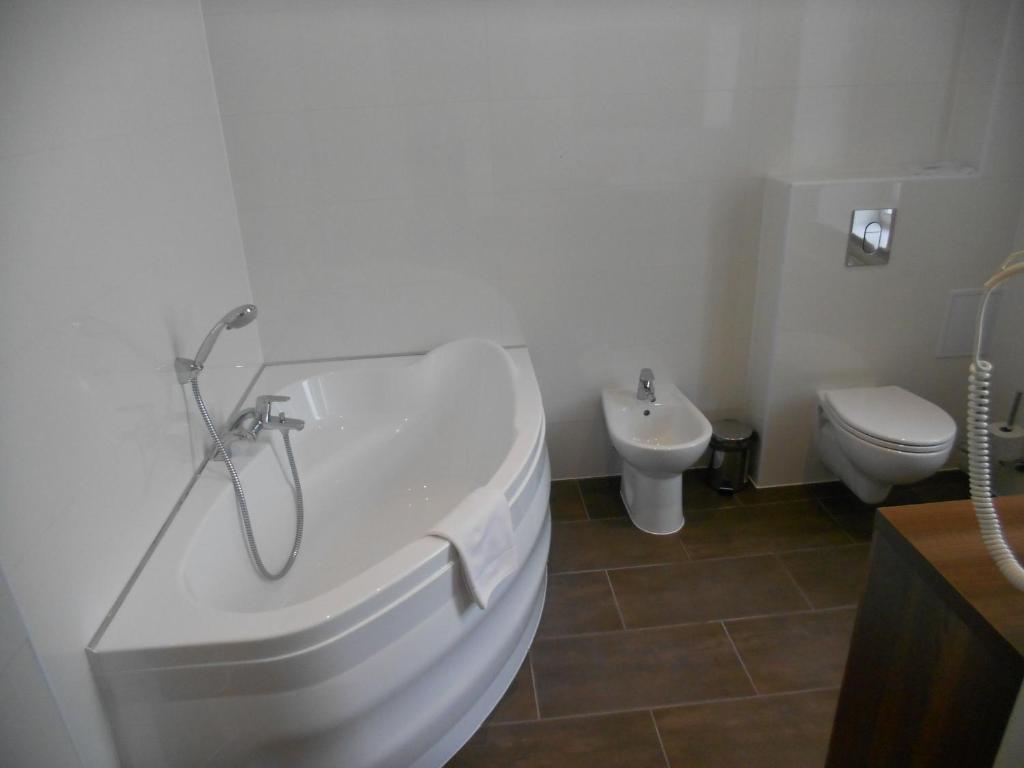 Hotel Srodmiejski Zielona Góra Szoba fotó