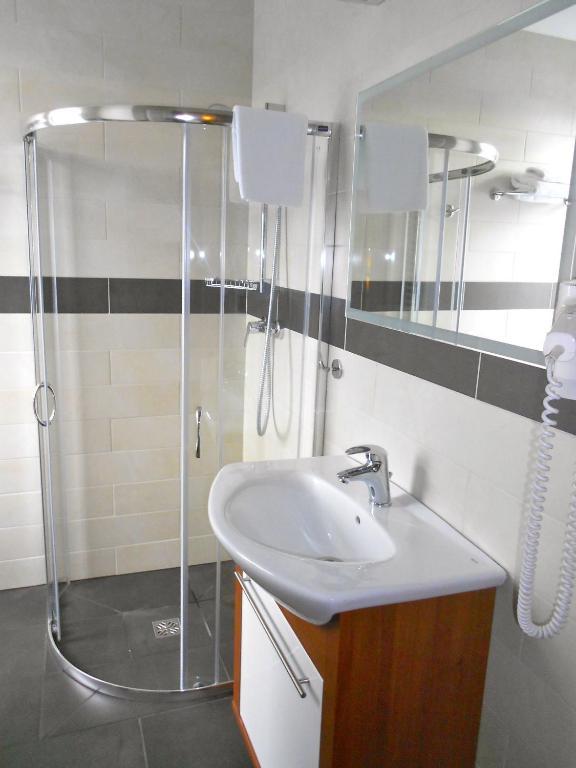 Hotel Srodmiejski Zielona Góra Szoba fotó
