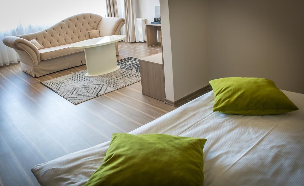 Hotel Srodmiejski Zielona Góra Kültér fotó