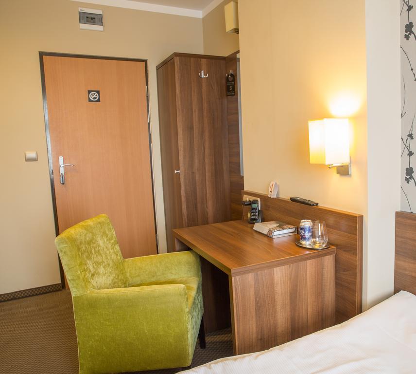 Hotel Srodmiejski Zielona Góra Kültér fotó