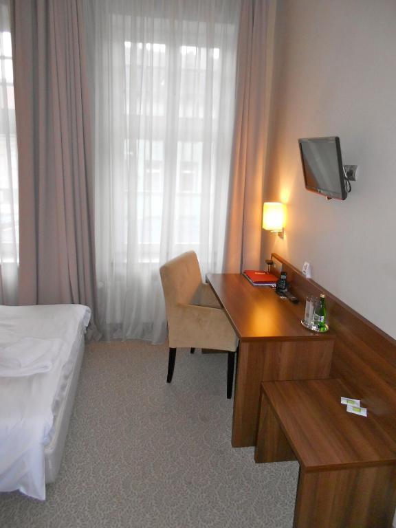 Hotel Srodmiejski Zielona Góra Szoba fotó